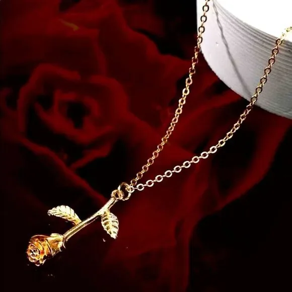 🌹 14k gold tone rose necklace